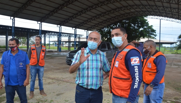 Preocupado com uma possível enchente do Rio Acre, Bocalom manda Zeladoria limpar Parque de Exposição